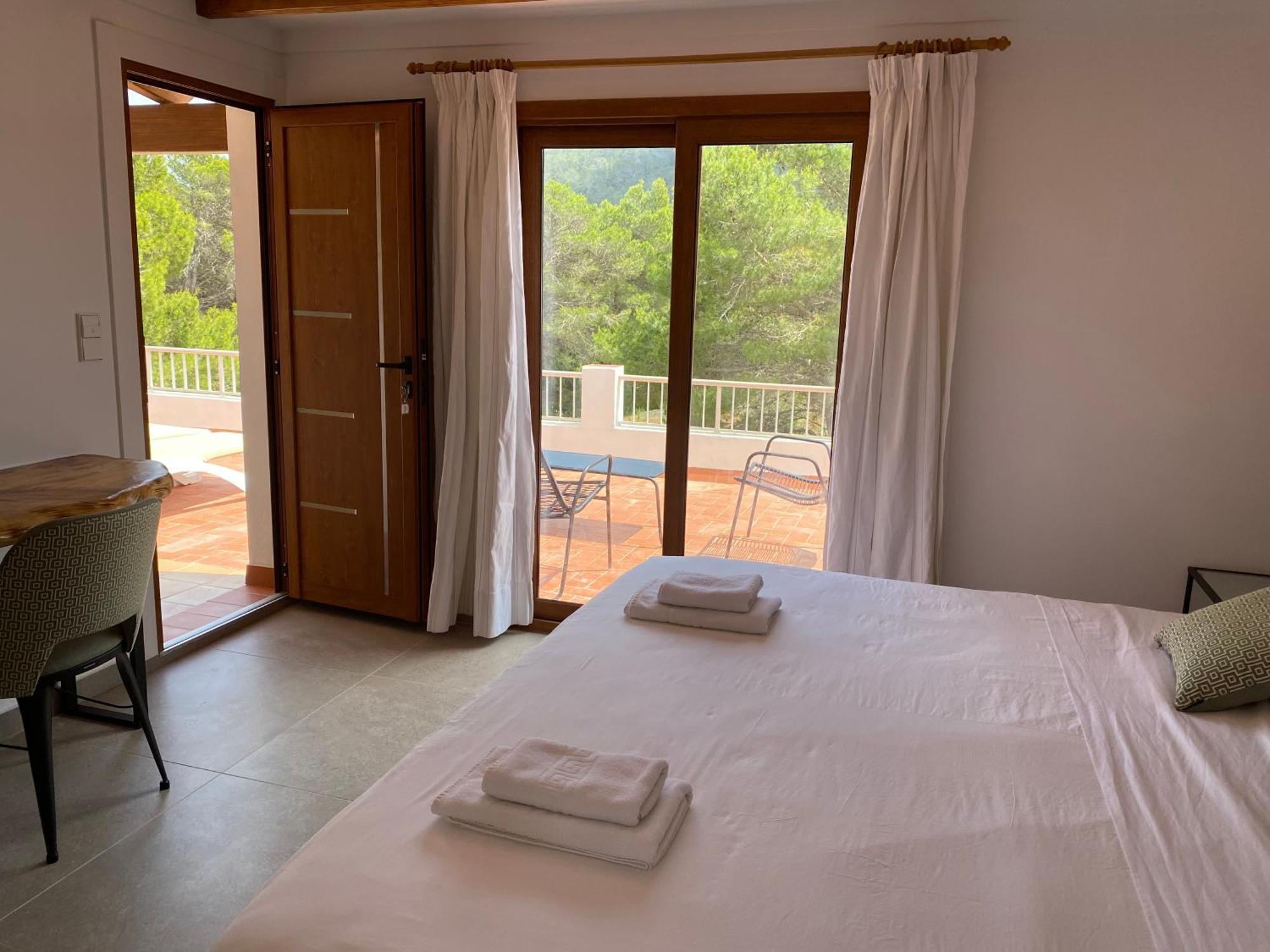 Hostal Restaurante Pou Des Lleo Sant Carles de Peralta Room photo